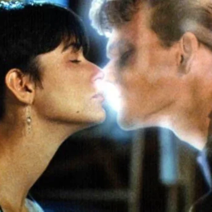 “Continuo a parlare con il fantasma di mio marito a 17 anni dalla sua morte. Sento la sua voce nella mia testa”: lo rivela la vedova di Patrick Swayze, Lisa Niemi