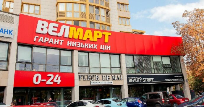 Kiev, un uomo spara sulla folla e si barrica in un supermercato. Sei morti e dieci feriti tra cui un bambino