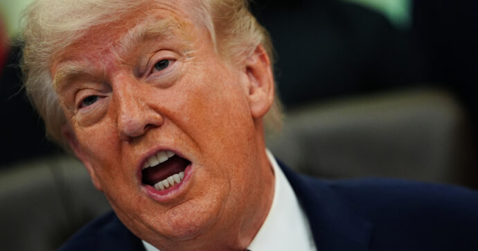 Iran, Trump: “Offriamo accordo equo, se non accettano distruggeremo ponti e centrali”. Lunedì colloqui in Pakistan. Dietrofront Vance sul Papa: “Grato che non voglia dibattere”