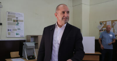 Copertina di L’euroscettico Rumen Radev verso la vittoria alle elezioni in Bulgaria: è in testa negli exit poll | Il ritratto