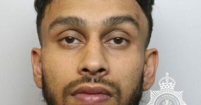 Copertina di “Lo hanno preso a calci e pugni per un minuto, rischia di perdere un testicolo”: i compagni di cella lo aggrediscono e riprendono tutto con il cellulare