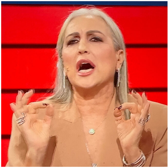 Amici 25, Emanuel Lo ai ferri corti con Alessandra Celentano: “Sei egoriferita, non esiste la danza come piace a te. Fai chiacchiere da bar a ogni lettera”