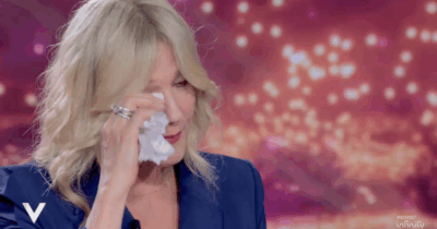 Copertina di “Papà è morto per le conseguenze di una malattia neurodegenerativa. Non riesci a deglutire e quindi la saliva ostruisce il passaggio, prendi infezioni”: Natasha Stefanenko piange a “Verissimo”