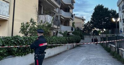 Copertina di Omicidio a Vasto: fermato il padre del 21enne Andrea Sciorilli, ucciso a coltellate nel garage di casa