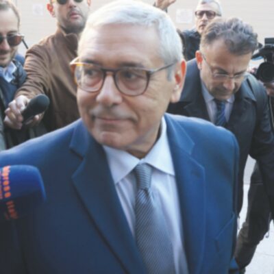 Copertina di Voto, il bestiario siculo: familismo, vari condannati e tanti dinosauri