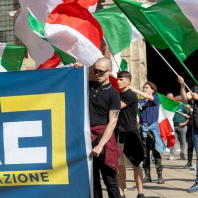 Copertina di Il linguista De Blasi: “Remigrazione, spending… Parole neutre per cose orride”