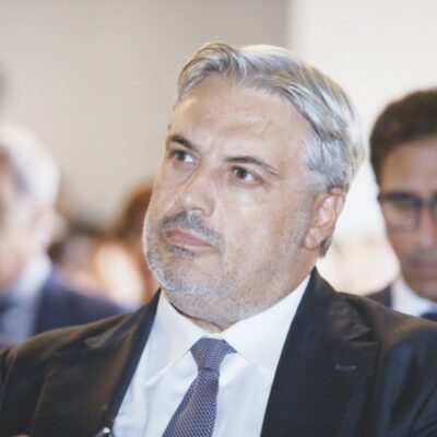 Copertina di I servizi e quei 5,5 milioni alla società ‘amica’: sotto inchiesta l’ex numero 2 Aisi