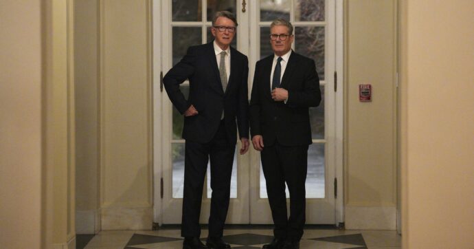 Scandalo Mandelson, nuove rivelazioni inguaiano il premier Starmer: “Lo nominò ambasciatore prima di aver svolto le verifiche previste”