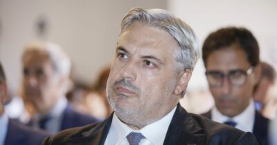 Copertina di Giuseppe Del Deo e il gruppo di collaboratori chiamati “i neri”: le accuse all’ex numero 2 dei Servizi indagato nell’inchiesta sulla Squadra Fiore