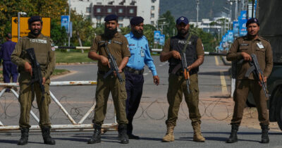 Copertina di Trump: “Domani la tregua con l’Iran o esploderanno molte bombe”. Teheran apre. Ma Netanyahu: “Israele non ha finito il lavoro”