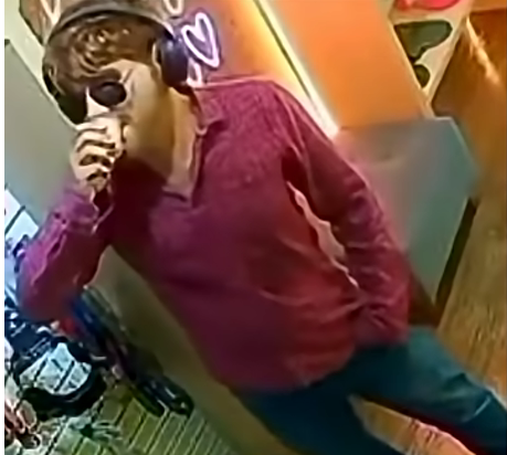 Indossa una maschera di silicone con parrucca e occhiali, poi tenta di rapire il cane dell’ex compagna: “Voleva ricattarla”. Arrestato in flagrante