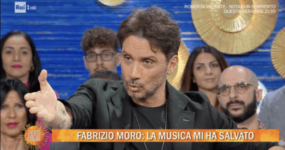 Copertina di “Mi ha salvato, mi ha preso quando ancora facevo il cameriere e non gliene è importato niente che non avessi una casa discografica”: Fabrizio Moro ricorda Pippo Baudo