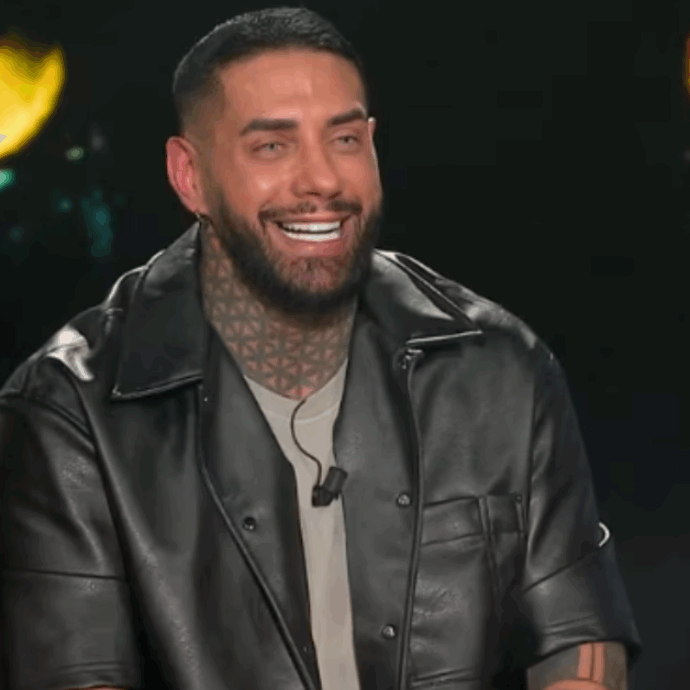 “Mi stanno offrendo tanti soldi, anche migliaia di euro, per sentire l’odore dei miei piedi. Mi chiedono di inviargli i miei calzini usati”: Francesco Chiofalo e gli strascichi della sua intervista a Belve