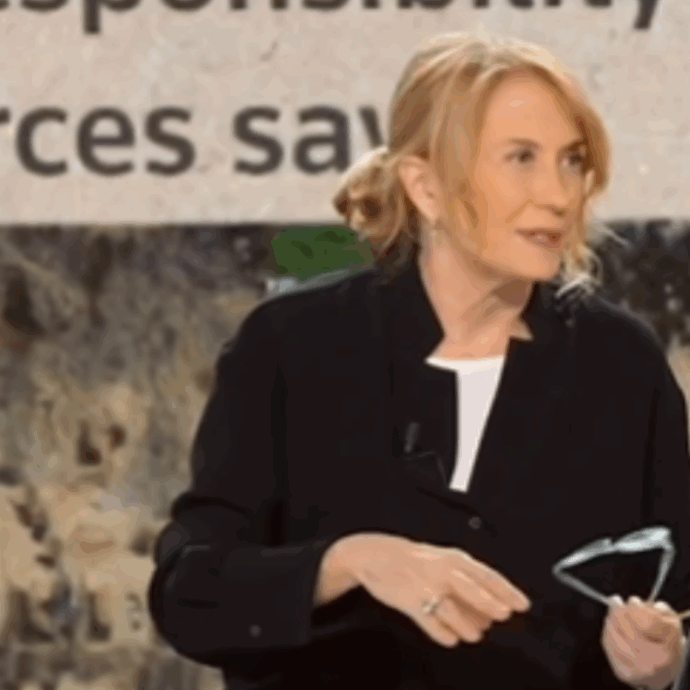 “Trump? A tratti uno ha la sensazione che sia fuori di zucca. Ma se vai a vedere i conti in banca ti accorgi che è fuori ma ogni tanto….”: così Monica Maggioni a La Pennicanza