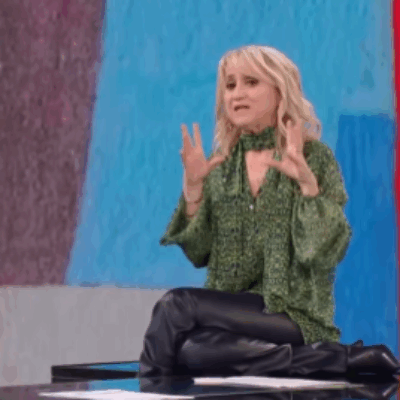 Copertina di “Appello a Pier Silvio Berlusconi, al direttore della Rai Giorgio Meloni e al signor Warner. Potete fare iniziare la prima serata ad un’ora decente? Pensate che non abbiamo una minc*** da fare?”: così Luciana Littizzetto