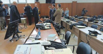 Copertina di Anm: “Senza risorse tagliamo i tribunali sotto i 30 giudici”. L’associazione chiede nuove assunzioni e ridefinizione delle piante organiche. Altrimenti andrebbero chiusi 87 tribunali