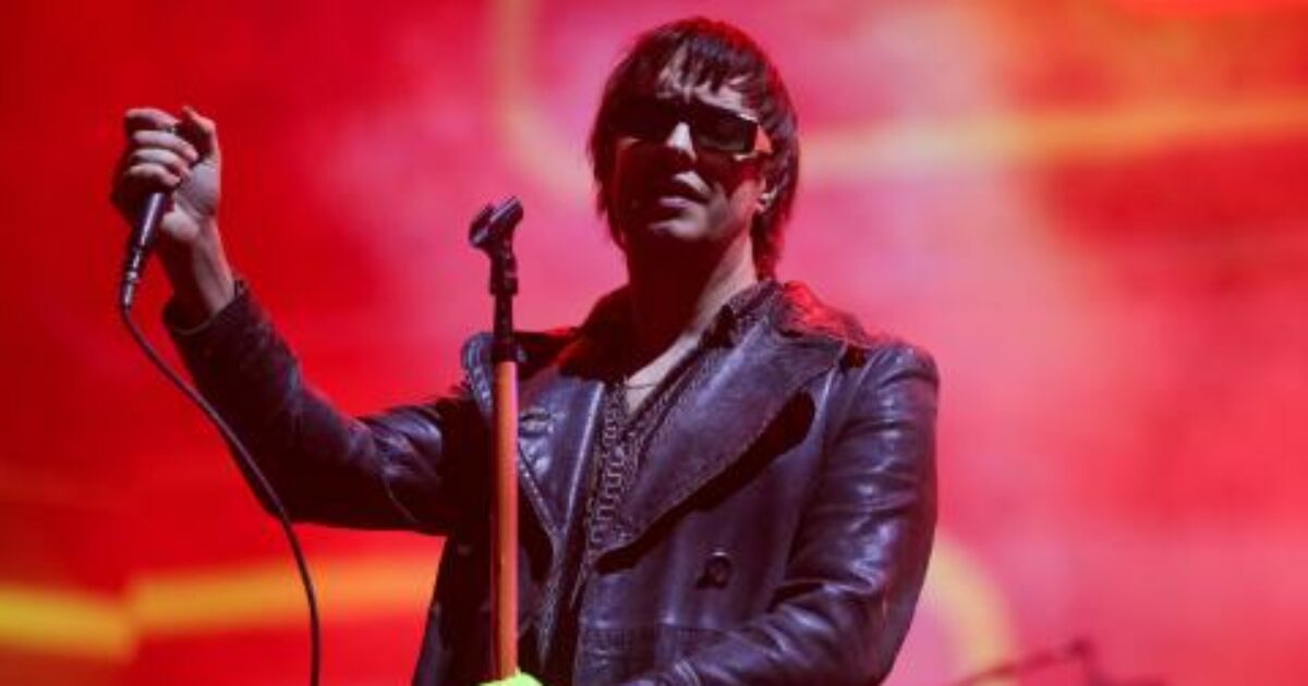 “L’ultima università rimasta in piedi a Gaza”: il set degli Strokes al Coachella è politico. “Da che parte stai?”