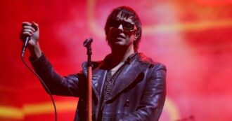 “L’ultima università rimasta in piedi a Gaza”: il set degli Strokes al Coachella è politico. “Da che parte stai?”