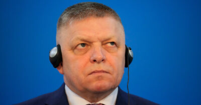 Copertina di La Polonia vieterà al premier slovacco Fico di sorvolare lo spazio aereo per recarsi a Mosca alla parata del 9 maggio