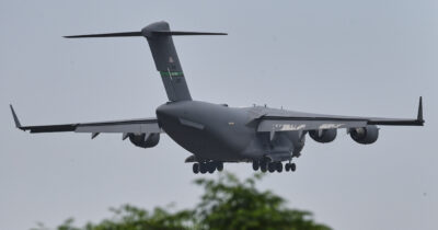 Copertina di Trump: “L’Iran negozierà o avrà problemi seri”. Teheran: “Non trattiamo sotto minaccia”. Vance verso Islamabad