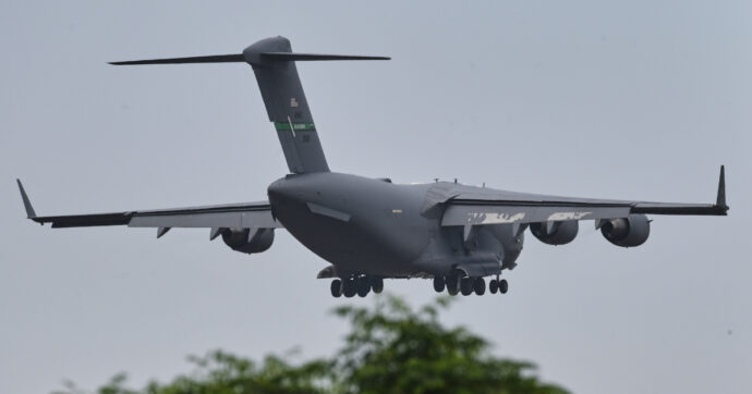 Trump: “L’Iran negozierà o avrà problemi seri”. Teheran: “Non trattiamo sotto minaccia”. Vance verso Islamabad