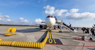 Copertina di Ue: “Il caro carburante non è circostanza eccezionale, per ora in caso di cancellazione il risarcimento è garantito”. Via libera al jet fuel Usa