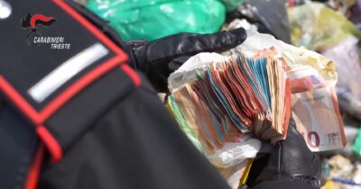 Copertina di Trieste, butta per sbaglio 7mila euro in contanti tra i rifiuti: i carabinieri li ritrovano e glieli restituiscono