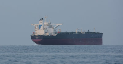 Copertina di Confermata la presenza di Vance e Ghalibaf a Islamabad. Pasdaran: “Petroliera iraniana ha violato il blocco”. Trump: “Negozino o avranno problemi seri”