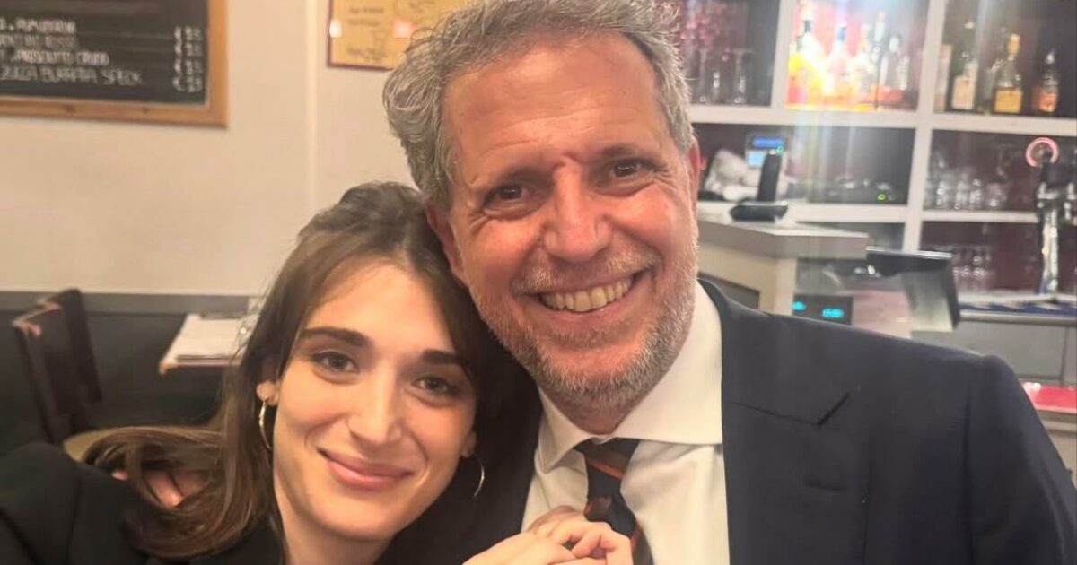 Pilar Fogliati e Fabio Paratici immortalati insieme a cena dopo la partita della Fiorentina: la prima foto “ufficiale” della coppia
