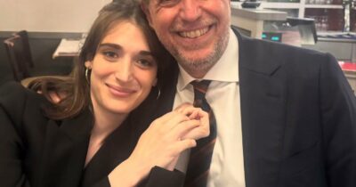 Copertina di Pilar Fogliati e Fabio Paratici immortalati insieme a cena dopo la partita della Fiorentina: la prima foto “ufficiale” della coppia