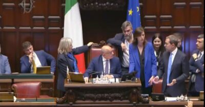 Copertina di Bagarre alla Camera sul Decreto Sicurezza: le opposizioni occupano i banchi del governo