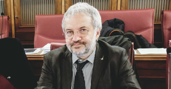 Dl Sicurezza, il leghista Claudio Borghi contro il Quirinale: “Così il Colle si muove contro la Carta. Ora il rimpasto: Salvini al Viminale”