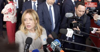 Copertina di Dl Sicurezza, Meloni rilancia sul “premio” per i rimpatri: “È l’Ue che ci chiede di intensificarli”