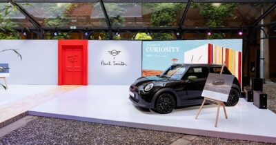 Copertina di Mini, oltre la porta rossa. Un viaggio tra immaginazione, colore e nuove visioni