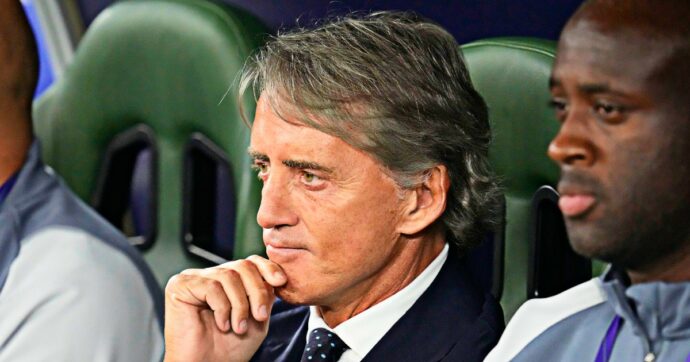 Clamoroso Mancini: aveva festeggiato la vittoria del campionato in Qatar, ma ora rischia di perderlo. Cosa è successo