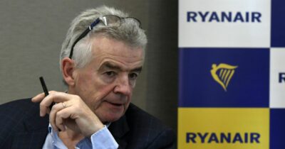 Copertina di Crisi carburante aerei, l’ad di Ryanair: “A maggio nessun rischio. Dopo non so, nessuno lo sa”. E attacca Trump