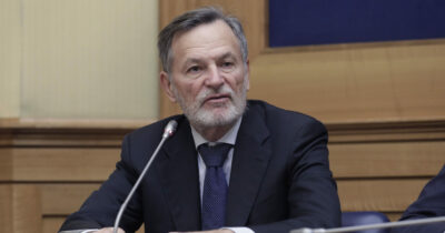 Copertina di Meloni nomina cinque nuovi sottosegretari: il senatore di FdI Balboni va alla Giustizia al posto di Delmastro