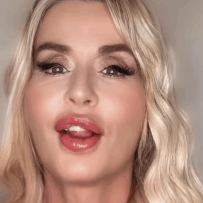 “Ho scritto a Sanchez, non è una balla. L’ho fatto in spagnolo, ‘querido presidente’… Cosa ha risposto? Niente. Io scrivo anche alla Meloni, la stimo tantissimo”: così Valeria Marini