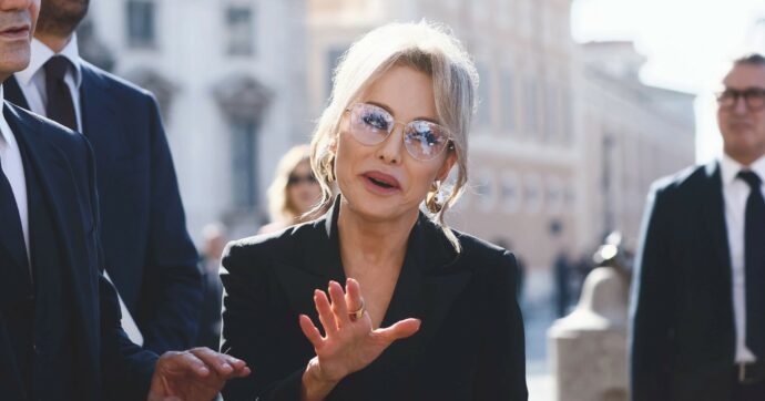 Forza Italia, Tajani vuole blindarsi col congresso. Marina Berlusconi è contraria: “Rinviarlo”