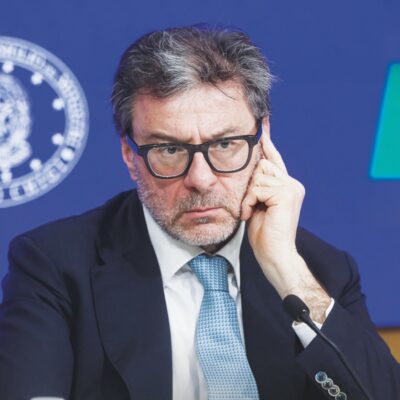 Copertina di La guerra schianta i conti di Meloni&C.