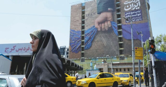 Iran, doppia escalation: Teheran spara su 3 navi e smentisce Trump sui negoziati “entro venerdì”