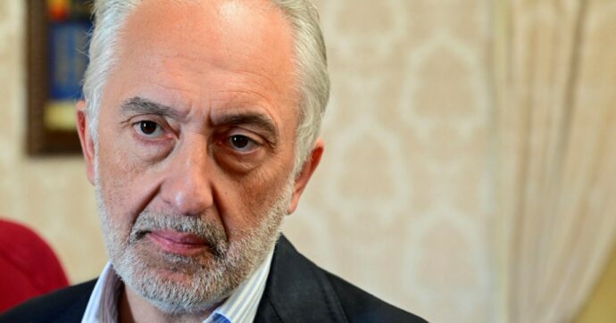 L’ex sindaco Pd di Caserta “sotto ricatto” del consigliere