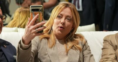Copertina di Decreto Sicurezza e migranti, Meloni ride perché ha trovato qualcuno a cui dare la colpa