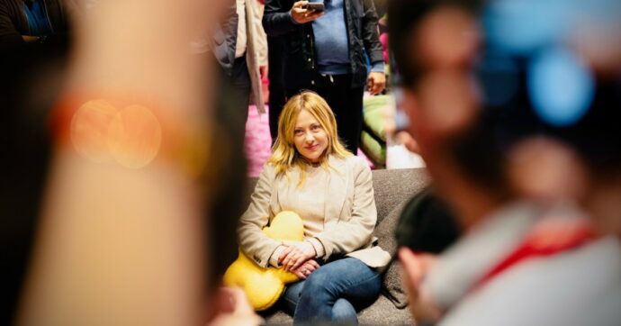 Meloni insultata incassa la solidarietà di tutti. Ora risponda ad alcune domande