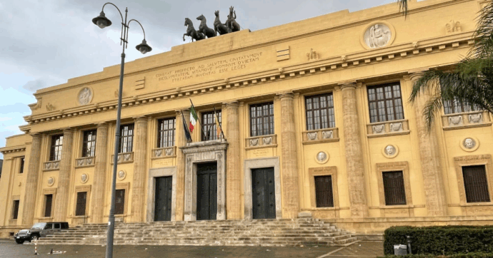 Uccise la madre con 112 coltellate, ergastolo per il 27enne Giosuè Fogliani: “Non lo volevo fare, a un certo punto non ho capito più niente”