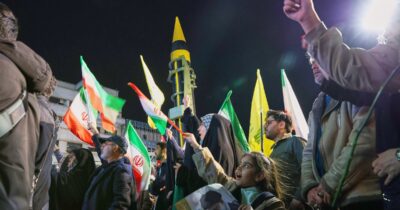 Copertina di Teheran: “Attivata la difesa aerea contro obiettivi ostili”. Katz: “Pronti a riportare l’Iran al Medioevo”. Convocato consiglio di sicurezza in Israele