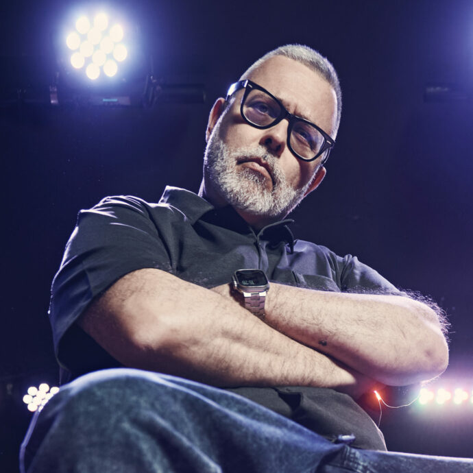 Frankie hi-nrg mc: “Viviamo in un’epoca in cui più che costruire il proprio si cerca di fottere l’altro. Sono tutti pronti a chiudere i rubinetti dell’informazione”