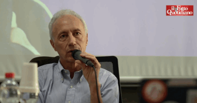 Copertina di Libertà di stampa, Travaglio agli studenti della Statale: “L’Italia sta tornando indietro a passo di gambero senza vergogna”