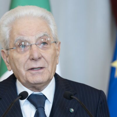 Copertina di Mattarella: “25 aprile momento di coesione nazionale, nel ricordo della Resistenza l’Italia ribadisce l’impegno per pace e diritti”
