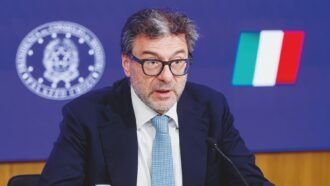 Copertina di Cdm su caro benzina e acciaierie di Taranto, la diretta della conferenza stampa da Palazzo Chigi
